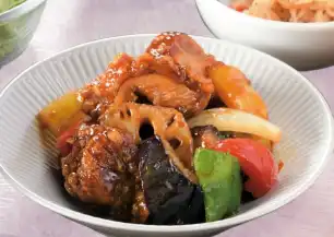 鶏と彩り野菜の黒酢あん